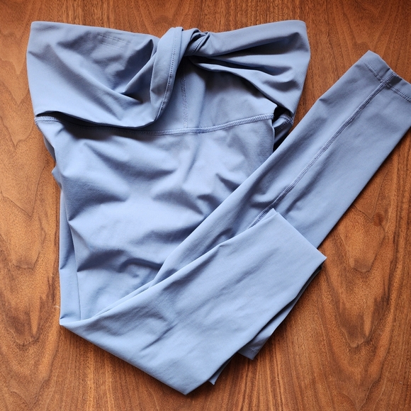 Carbon38 Side Twist High Rise Leggings - Picture 3 of 8